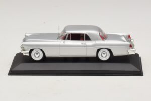 Lincoln Continental Mark II シルバー Minichamps 1:43 400082301 メタル