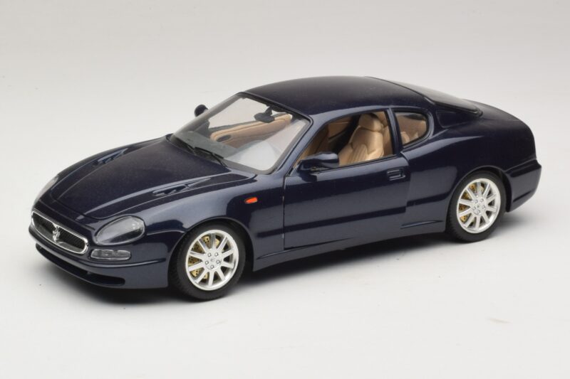 Maserati 3200 GT ブルー Bburago 1:18 3371-P1 メタル