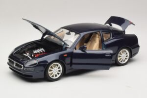 Maserati 3200 GT ブルー Bburago 1:18 3371-P1 メタル - 画像 2/8
