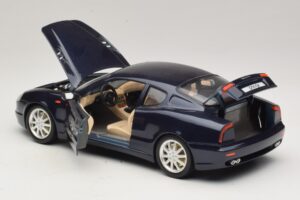 Maserati 3200 GT ブルー Bburago 1:18 3371-P1 メタル - 画像 5/8