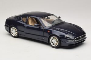 Maserati 3200 GT ブルー Bburago 1:18 3371-P1 メタル - 画像 6/8