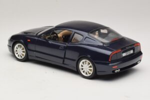 Maserati 3200 GT ブルー Bburago 1:18 3371-P1 メタル - 画像 7/8