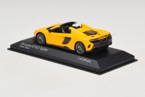 McLaren 675LT Spider Volcano Yellow Minichamps 1:43 537154430 Diecast - 画像 3/5