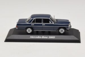 Mercedes 200D W115 ブルー Maxichamps 1:43 Mercedes 200D W115 ブルー Maxichamps 1:43 940034000 Diecast