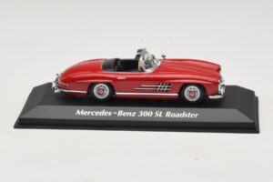 Mercedes 300 SL W198 Roadster レッド Maxichamps 1:43 940039031 Diecast
