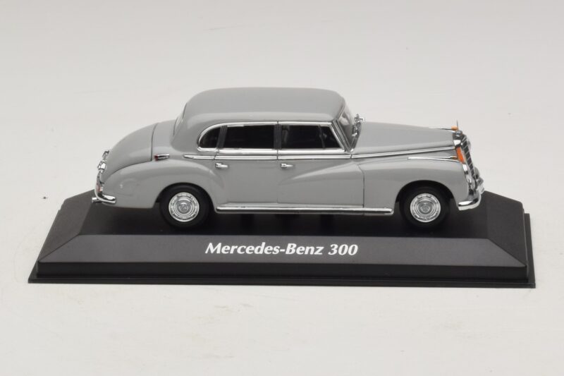 Mercedes 300 W186 グレー Maxichamps 1:43 940039061 メタル