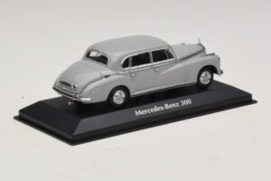 Mercedes 300 W186 グレー Maxichamps 1:43 940039061 メタル - 画像 2/5