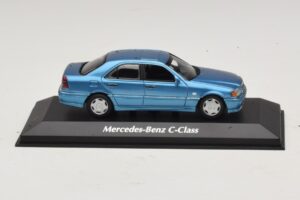 Mercedes C-Class W202 ブルーメタリック Maxichamps 1:43 940037060 メタル