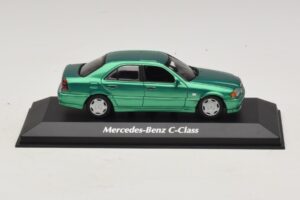 Mercedes C-Class W202 グリーンメタリック Maxichamps 1:43 Mercedes C-Class W202 グリーンメタリック Maxichamps 1:43 940037061 Diecast