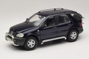 Mercedes ML320 W163 ブルー Maisto 1:18 31847 メタル