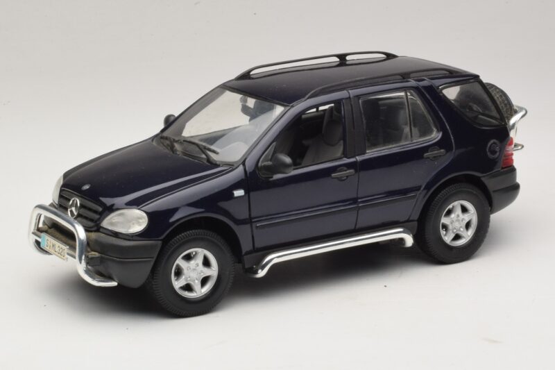 Mercedes ML320 W163 ブルー Maisto 1:18 31847 メタル