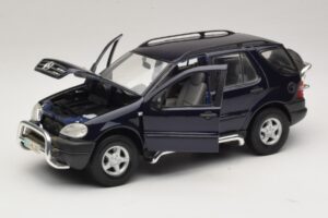 Mercedes ML320 W163 ブルー Maisto 1:18 31847 メタル - 画像 2/8