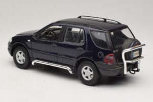 Mercedes ML320 W163 ブルー Maisto 1:18 31847 メタル - 画像 7/8