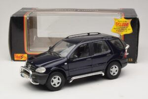 Mercedes ML320 W163 ブルー Maisto 1:18 31847 メタル - 画像 8/8