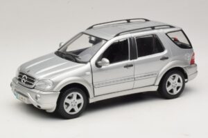 Mercedes ML55 AMG W163 シルバー Maisto 1:18 31876-P1 メタル