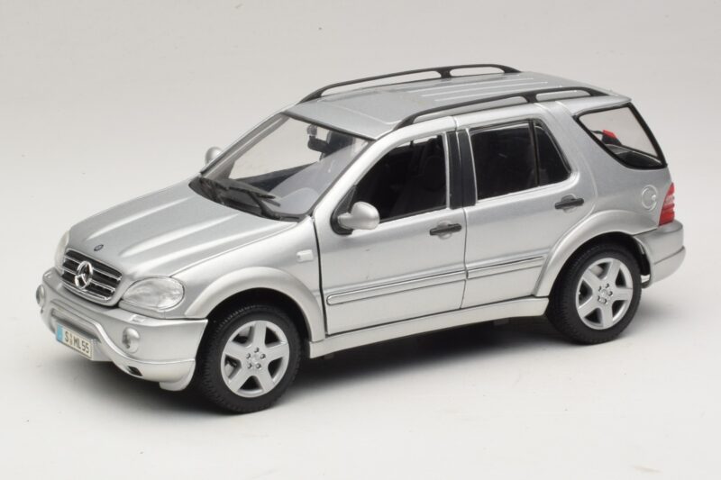 Mercedes ML55 AMG W163 シルバー Maisto 1:18 31876-P1 メタル