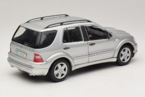 Mercedes ML55 AMG W163 シルバー Maisto 1:18 31876-P1 メタル - 画像 3/8