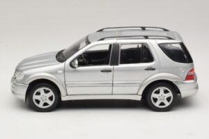 Mercedes ML55 AMG W163 シルバー Maisto 1:18 31876-P1 メタル - 画像 4/8