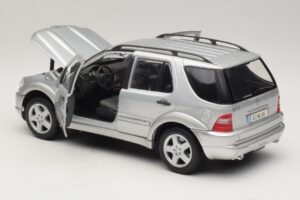 Mercedes ML55 AMG W163 シルバー Maisto 1:18 31876-P1 メタル - 画像 5/8