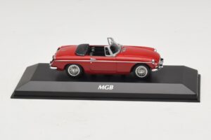 MG MGB Mk1 レッド Maxichamps 1:43 940131030 Diecast