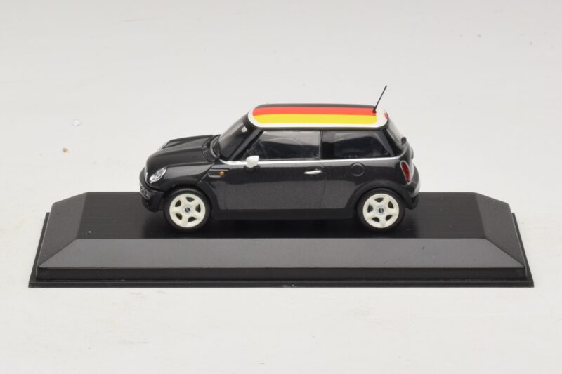 Mini Cooper One R50 グリーン ドイツ国旗付き Minichamps 1:43 MINI033 メタル