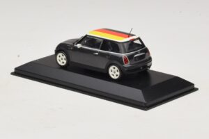 Mini Cooper One R50 グリーン ドイツ国旗付き Minichamps 1:43 MINI033 メタル - 画像 3/5