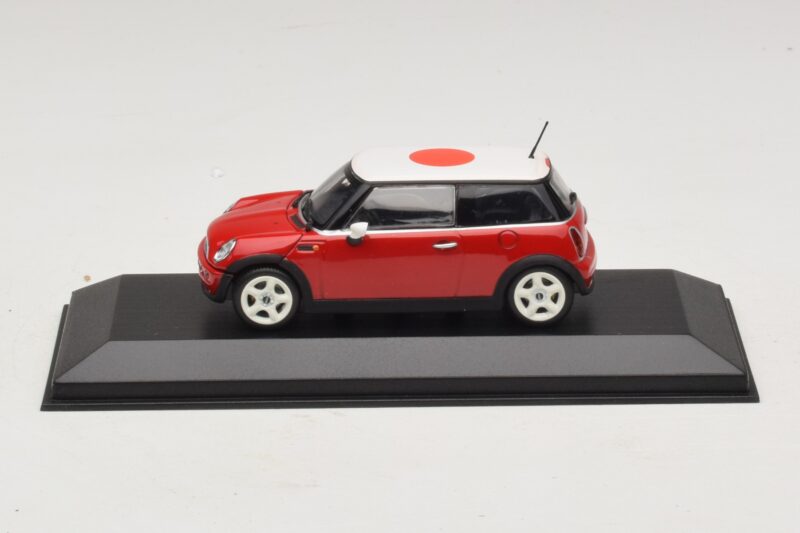 Mini Cooper One R50 レッド 日本国旗付き Minichamps 1:43 MINI034 メタル