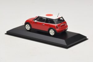 Mini Cooper One R50 レッド 日本国旗付き Minichamps 1:43 MINI034 メタル - 画像 3/5