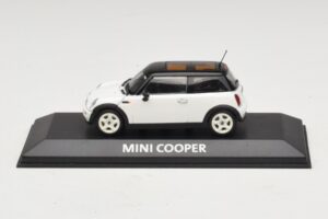 Mini Cooper S R53 ホワイト ブラックルーフ付き Minichamps 1:43 MINI027 メタル