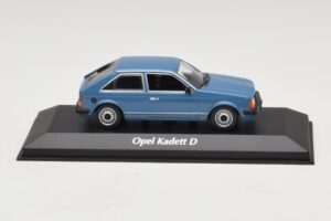 Opel Kadett D ブルー Maxichamps 1:43 940044100 Diecast