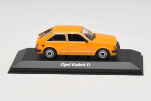 Opel Kadett D オレンジ Maxichamps 1:43 940044101 メタル