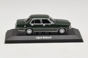 Opel Rekord D ダークグリーン Maxichamps 1:43 Opel Rekord D ダークグリーン Maxichamps 1:43 940044001 Diecast