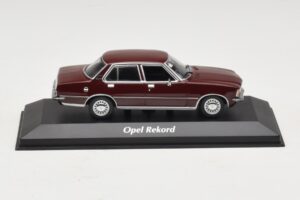 Opel Rekord D ダークレッド Maxichamps 1:43 Opel Rekord D ダークレッド Maxichamps 1:43 940044000 Diecast