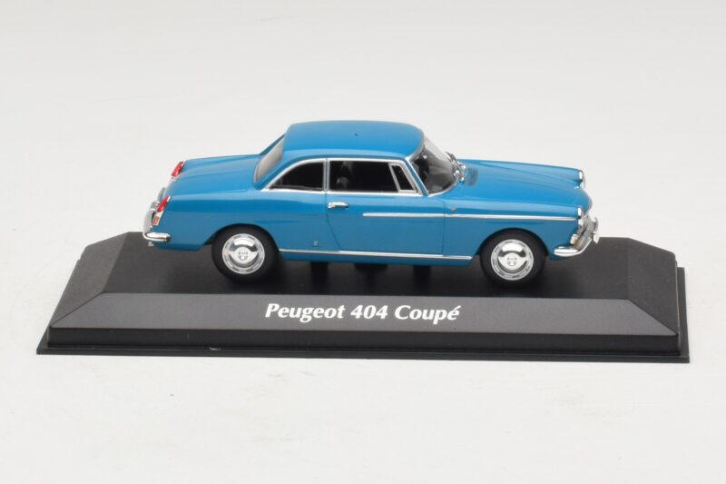 Peugeot 404 クーペ ブルー Maxichamps 1:43 940112921 メタル