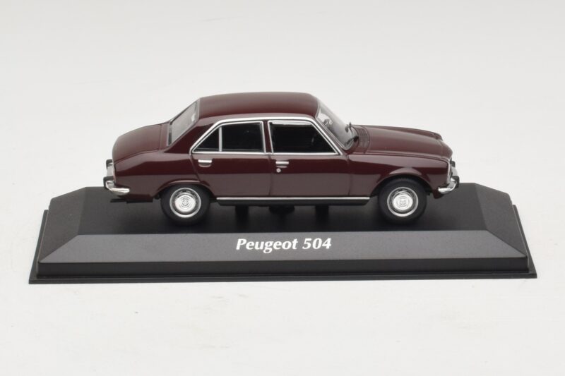 Peugeot 504 ダークレッド Maxichamps 1:43 940112500 メタル