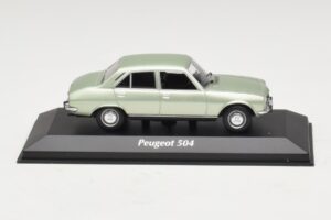 Peugeot 504 ライトグリーンメタリック Maxichamps 1:43 940112501 メタル