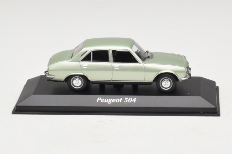 Peugeot 504 ライトグリーンメタリック Maxichamps 1:43 940112501 メタル