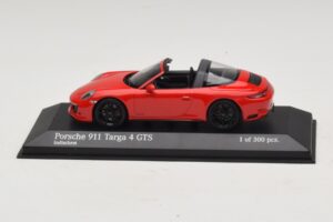 Porsche 911 991.1 Targa 4 GTS レッド Minichamps 1:43 410067340 メタル