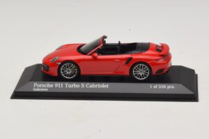 Porsche 911 991.1 Turbo S カブリオレ レッド Minichamps 1:43 410067180 メタル