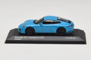 Porsche 911 991.2 Carrera 4 GTS Miami Blue Minichamps 1:43 410067322 メタル