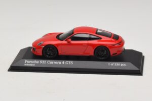 Porsche 911 991.2 Carrera 4 GTS レッド Minichamps 1:43 410067320 メタル