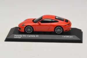 Porsche 911 991.2 Carrera 4S オレンジ Minichamps 1:43 410067241 メタル