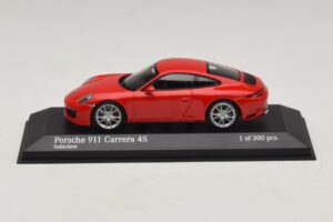 Porsche 911 991.2 Carrera 4S レッド Minichamps 1:43 410067240 メタル