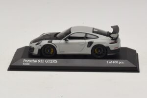 Porsche 911 991.2 GT2 RS Chalk Minichamps 1:43 410067237 メタル