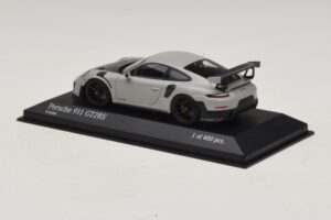Porsche 911 991.2 GT2 RS Chalk Minichamps 1:43 410067237 メタル - 画像 3/5
