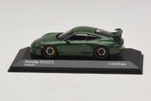 Porsche 911 991.2 GT3 グリーン Minichamps 1:43 410066028 メタル