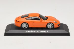 Porsche 911 991 Carrera S オレンジ Maxichamps 1:43 940060221 メタル