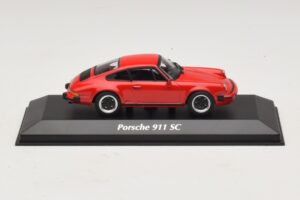 Porsche 911 SC レッド Maxichamps 1:43 940062021 メタル