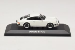 Porsche 911 SC ホワイト Maxichamps 1:43 940062020 Diecast