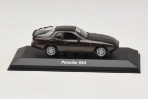 Porsche 924 ブラウンメタリック Maxichamps 1:43 940062121 メタル
